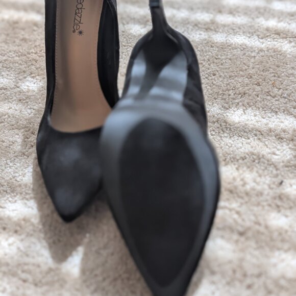 Classic Black Pumps by ShoeDazzle – Size 9 – Like New - Picture 3 of 4